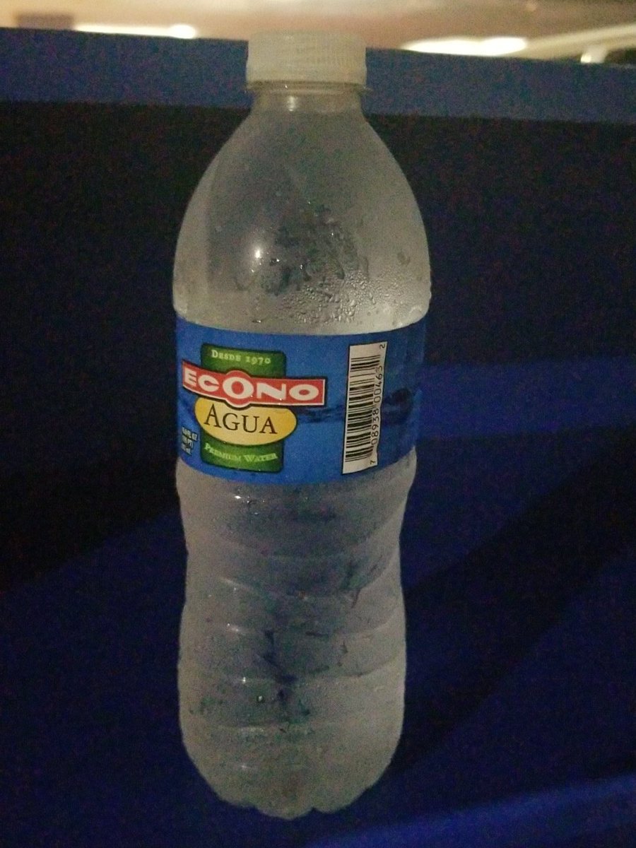 sohely_08's tweet photo. Me la bebería pero no puedo abrirla #struggle 😂 https://t.co/Edors1dBrQ