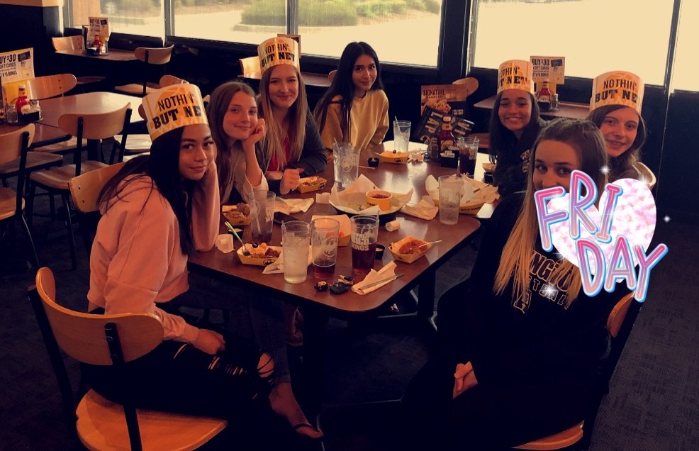 carynbrown99's tweet photo. TGIF❗️and Cheers to the Arlington Boys Basketball managers for all of their hard work 👊These girls put in a lot of time ⏱️to help make our program successful. 🏆We appreciate all they do for the players, the coaches, and the community. Thanks Girls! 🙌 https://t.co/Yo5XDgqy8p