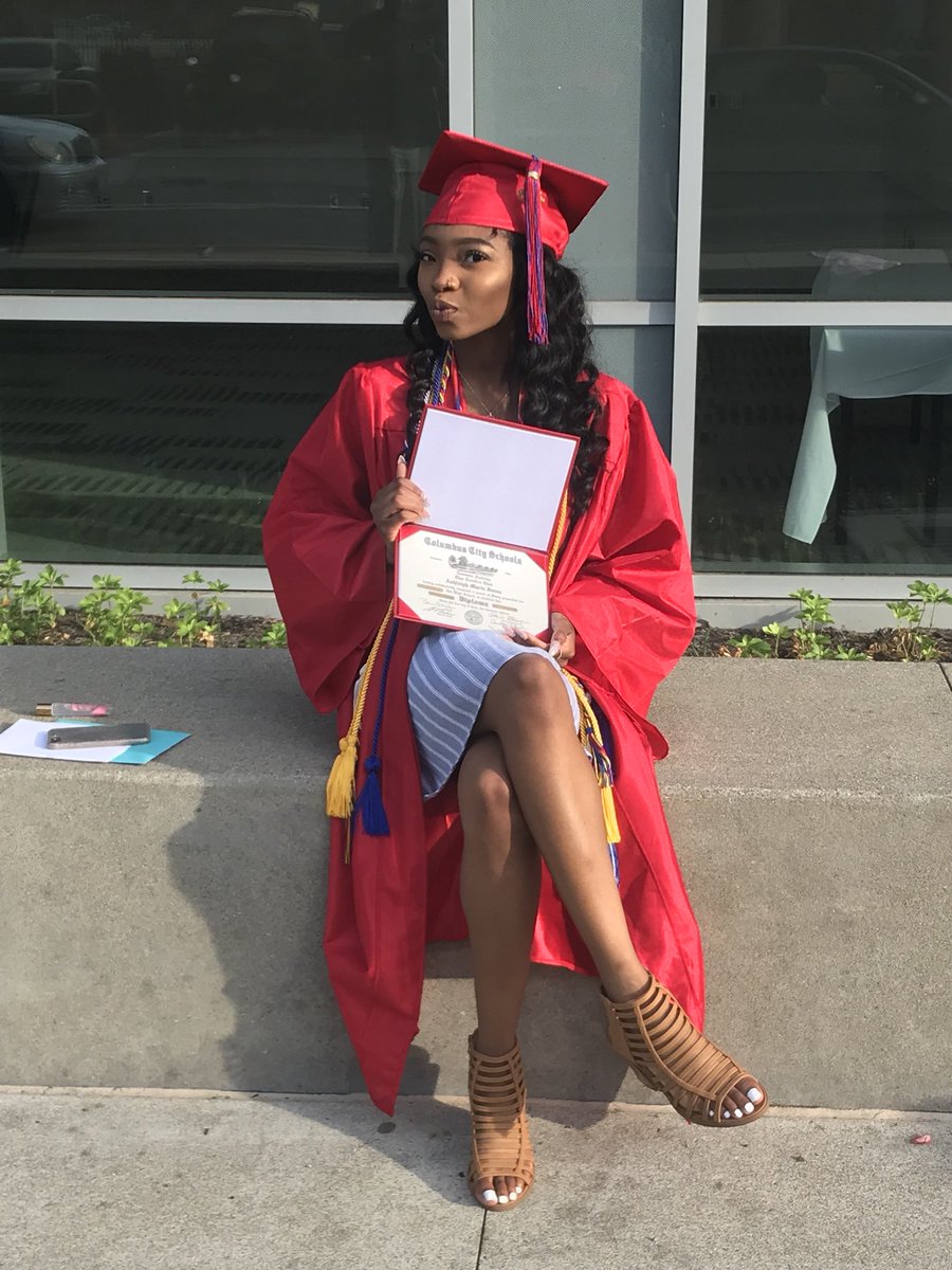 BadGalAsh_'s tweet photo. Eastmoor Academy Graduate ❤️💙 #4YearsNoTears https://t.co/jAHxYNZl8l