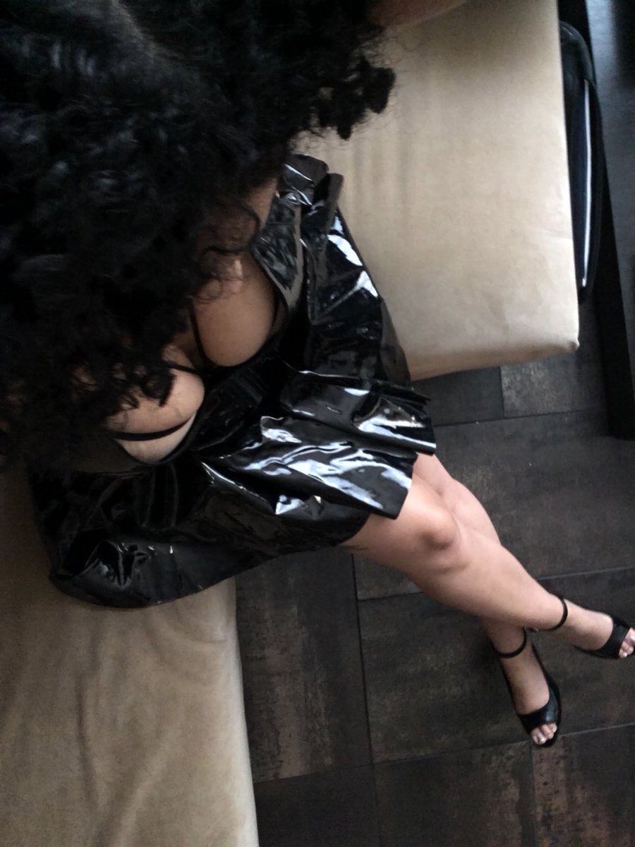 jamielyen's tweet photo. Boobs and feet! #fetishmodel #goddessnyc #mistress #feet #footfetish #footworship #barefeet #arch #toes #sweatyfeet #footgoddess #foottease  #lickmysoles #findom #fetish #paypig #financialdomination #FemaleSupremacy #BlackmailFantasy https://t.co/YfTDnAVHk8