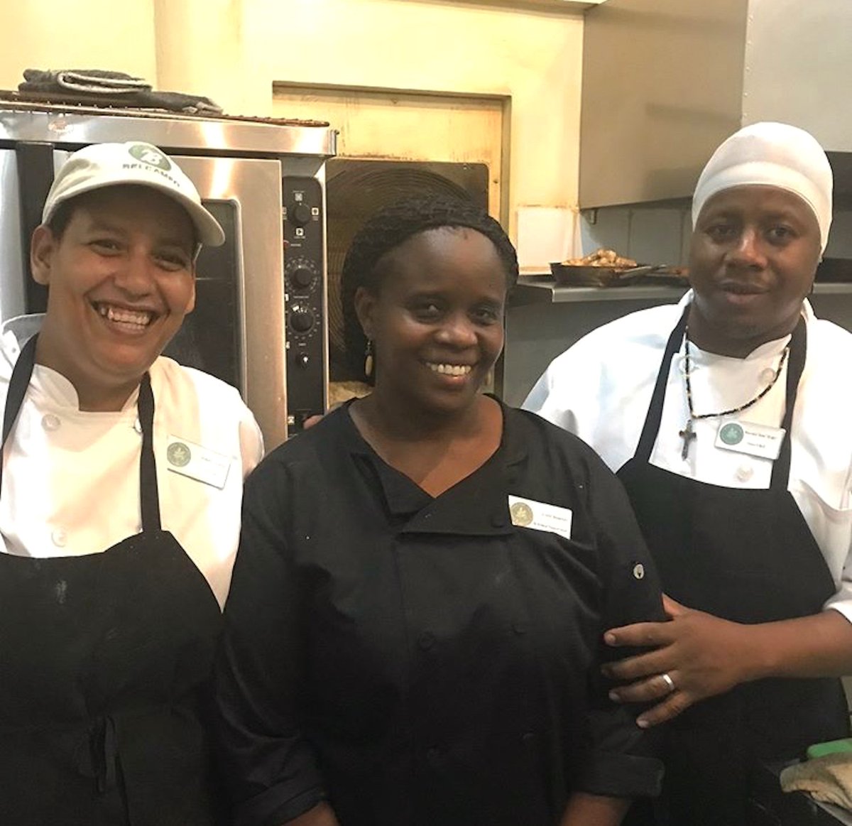CopalTreeLodge's tweet image. Say hello to Gladys, Yvette, and Raynel, the team behind the culinary genius at Copal Tree!
#culinaryarts #junglestyle #soulfood #teamwork