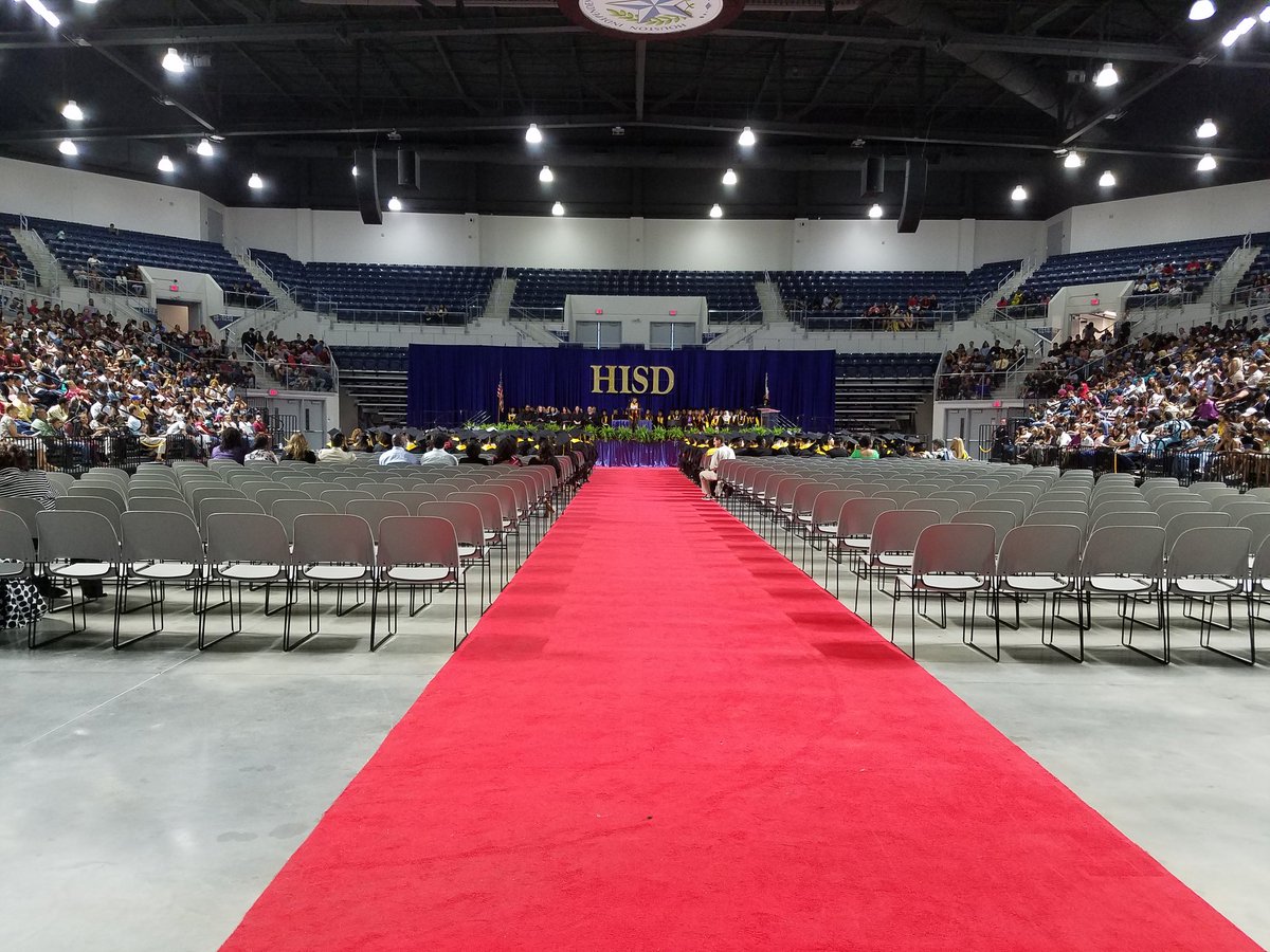 driss34's tweet photo. @wisdom_hs students graduate today! Congratulations #Classof2018! @TeamHISD @HISDEspanol Estudiantes de #WisdomHighSchool se graduan el dรญa de hoy. Felicidades Clase 2018! https://t.co/pEL8bFNSTz