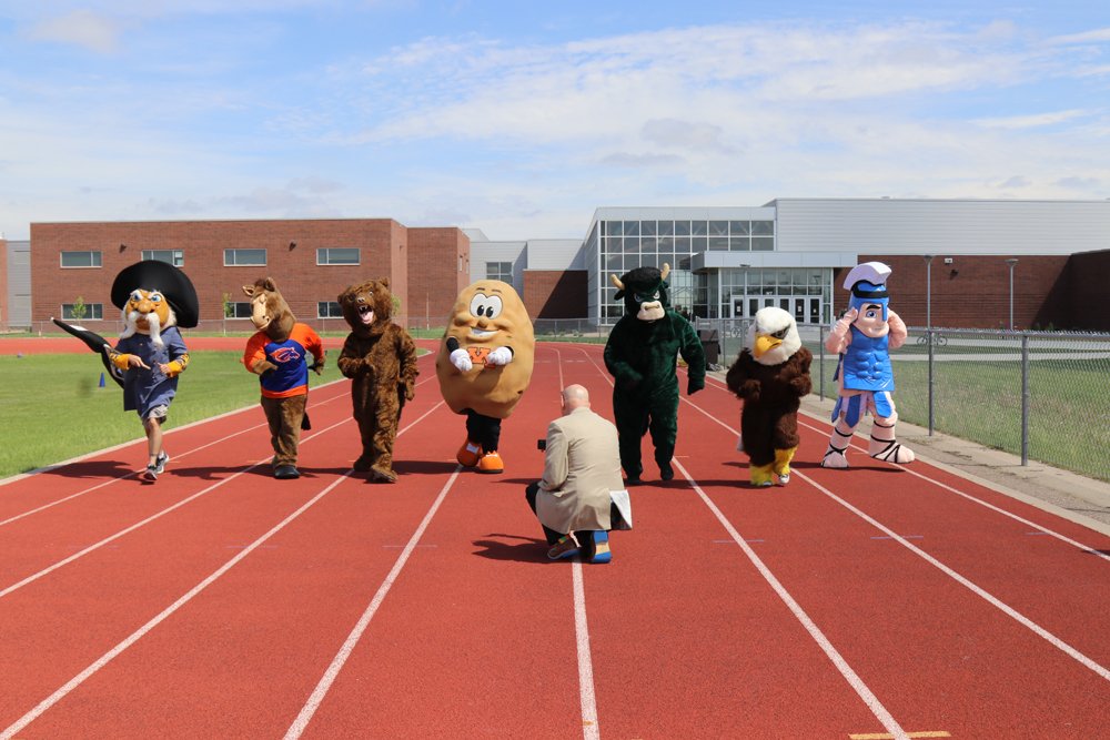 FargoNDSchools's tweet photo. Squad formation today at Horizon Middle School as mascots from FPS, WFPS, MHD, and DGF Pub. Schools gathered for a race to prep for Metro Tech Camp on June 6 & 7. First, they made a few stops. #squadformation #FPSproud #mascotsunite https://t.co/LWoXoG1qwz