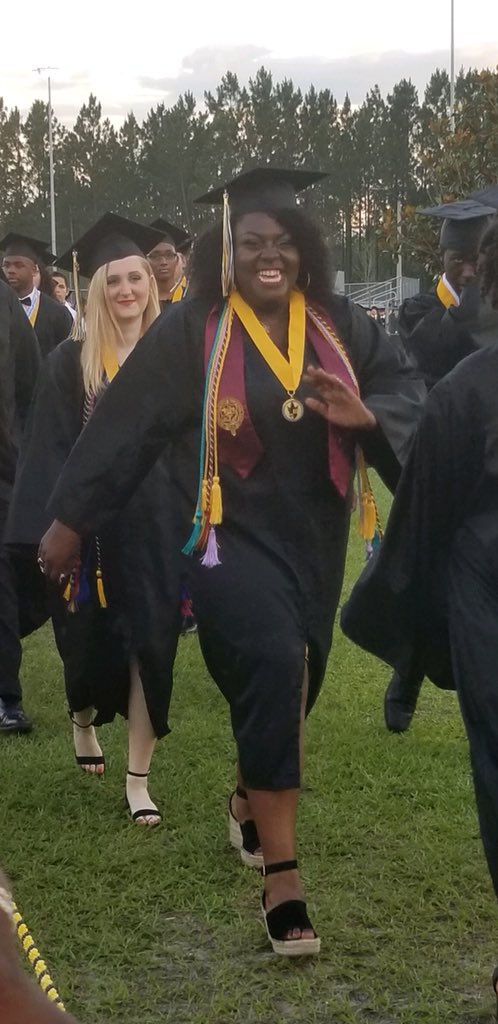 GreerGillis's tweet photo. She did it! My neice is a high school graduate! Congratulations Jade Sheree Austin! @oakleafknights #Classof2018 #JohnsonFamilyPride https://t.co/ylO5hvst8F