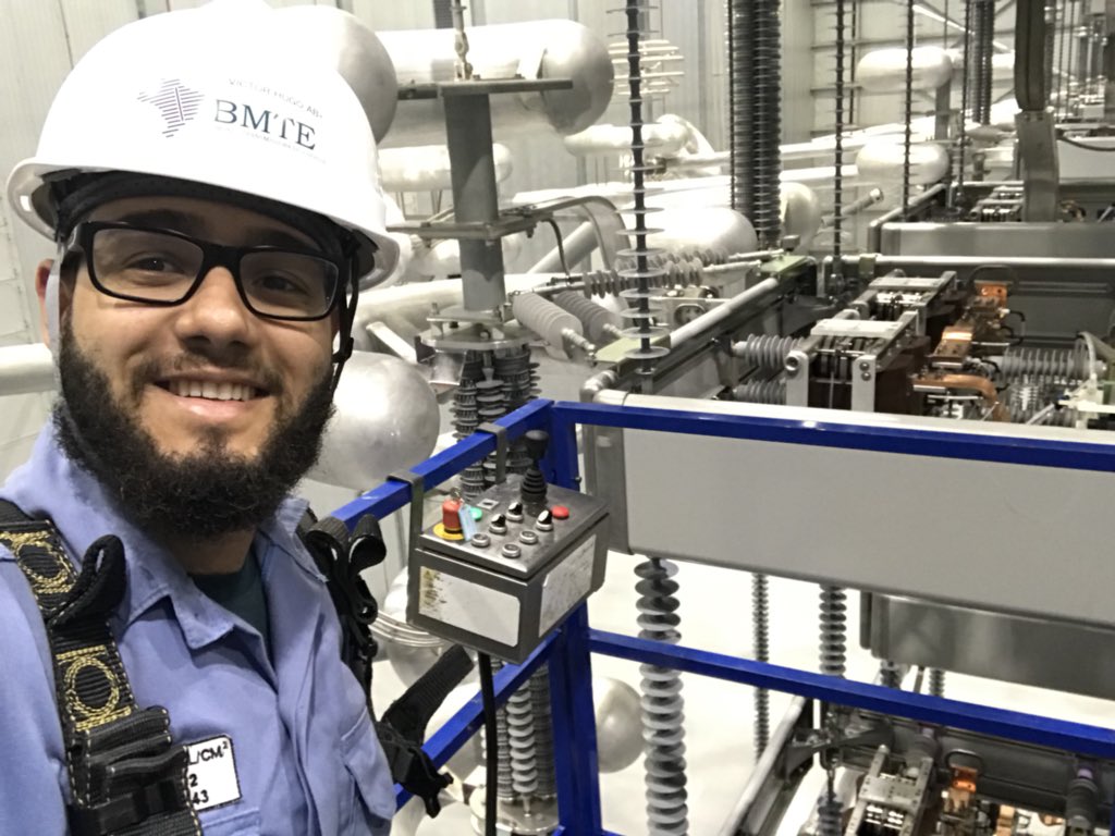 Vitao016's tweet photo. A Deus só tenho a agradecer por me deixar realizar um grande sonho. Sonho de muleque #HVDC #XINGU #BRASILALEMANHA #ALTAAAAA #PowerNS #EletricalEngineering https://t.co/1fj3Z25A3B