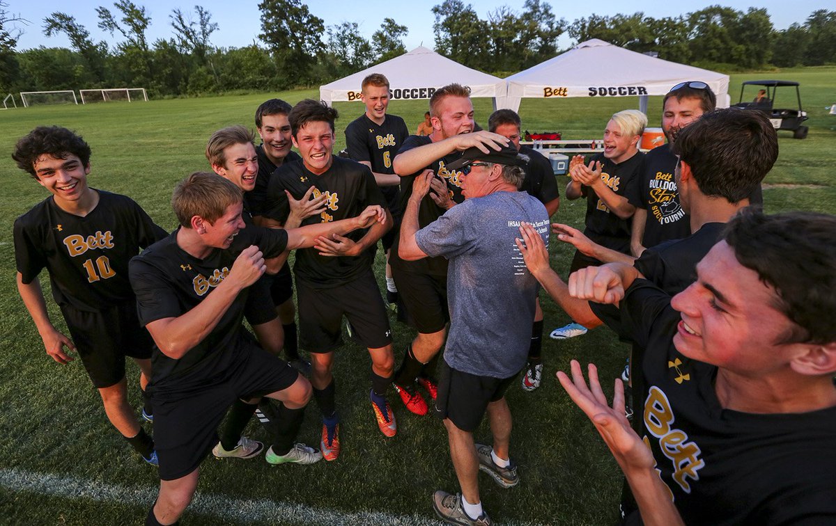 andy_abeyta's tweet photo. Bettendorf comes back from a 3-0 deficit to win 4-3 in overtime with a goal by @brantmueller15. Gallery to come: https://t.co/JaR9RI4aMw
@qctimes @BobbyMetcalf88 @bhs_spirit @BettAthletic https://t.co/qCkCGARyIh