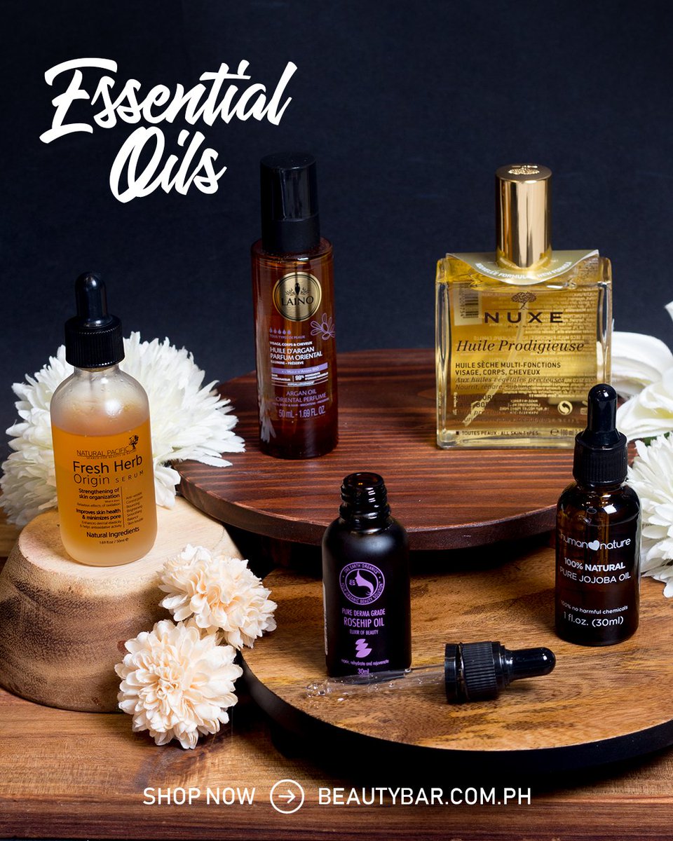 BeautyBarPH's tweet photo. Essential oils are great products to include in one’s routine! These help from lightening dark spots, lessening the look of fine lines, to fighting acne.
Shop oils from Nuxe, One Earth Organics, Human Nature, Natural Pacific and Laino: https://t.co/nYOWsBrm7U https://t.co/gMLQvQYsuM
