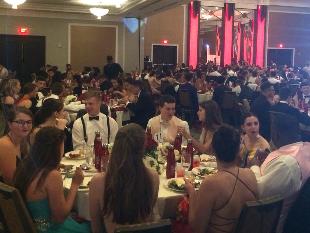 ThomasACampbell's tweet photo. @UpperMerion2018 prom. Fire and Ice! Enjoy your night, Seniors! #VikingMemories https://t.co/zC6EDMZcRG