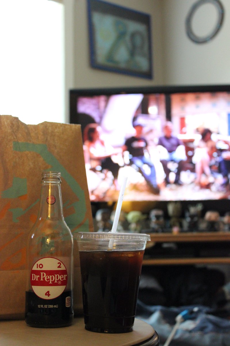 Raidrith's tweet photo. Spending Friday night in and I'm totally okay with that.
#TacoBell, #DrBrew from @palacecoffee, and the @Wizards_DnD #SoMEdnd. #weekendwinning https://t.co/3eE6xxIZvI