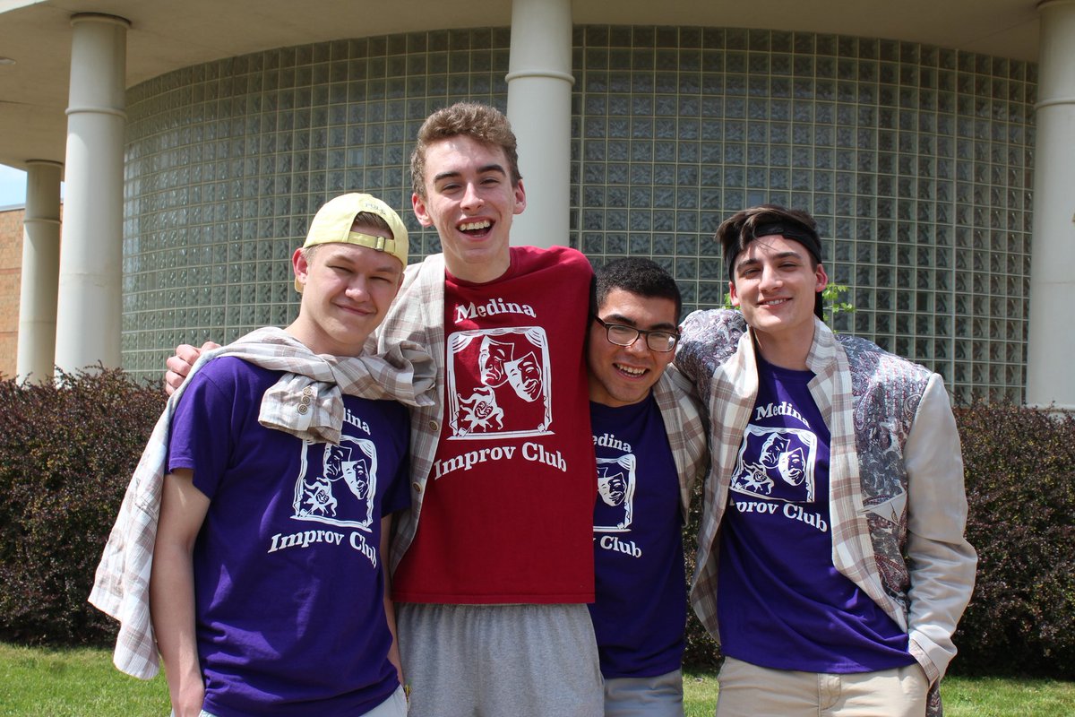 MedinaImprov's tweet photo. The Mount Rushmore of 2017-2018 Improv Club 🤣😂😅😆 https://t.co/GR428NuqVJ