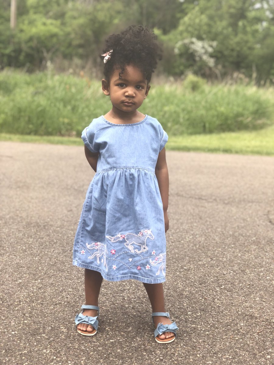 iRyanGlen's tweet photo. I said, “can I take a picture of you?” And this is what she did. My baby is gorgeous!!! 💙💙💙 https://t.co/5ziMnhahDq
