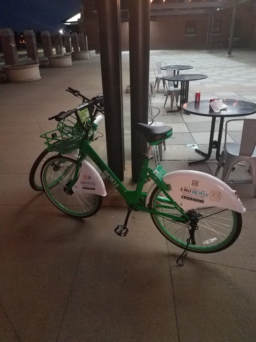 AlexanderNeary's tweet photo. @Antbicycle2017 the future of city transport is here! (as long as @CityOfBoston doesn't confiscate them!) #bikeshare https://t.co/mtSGXLNvFP