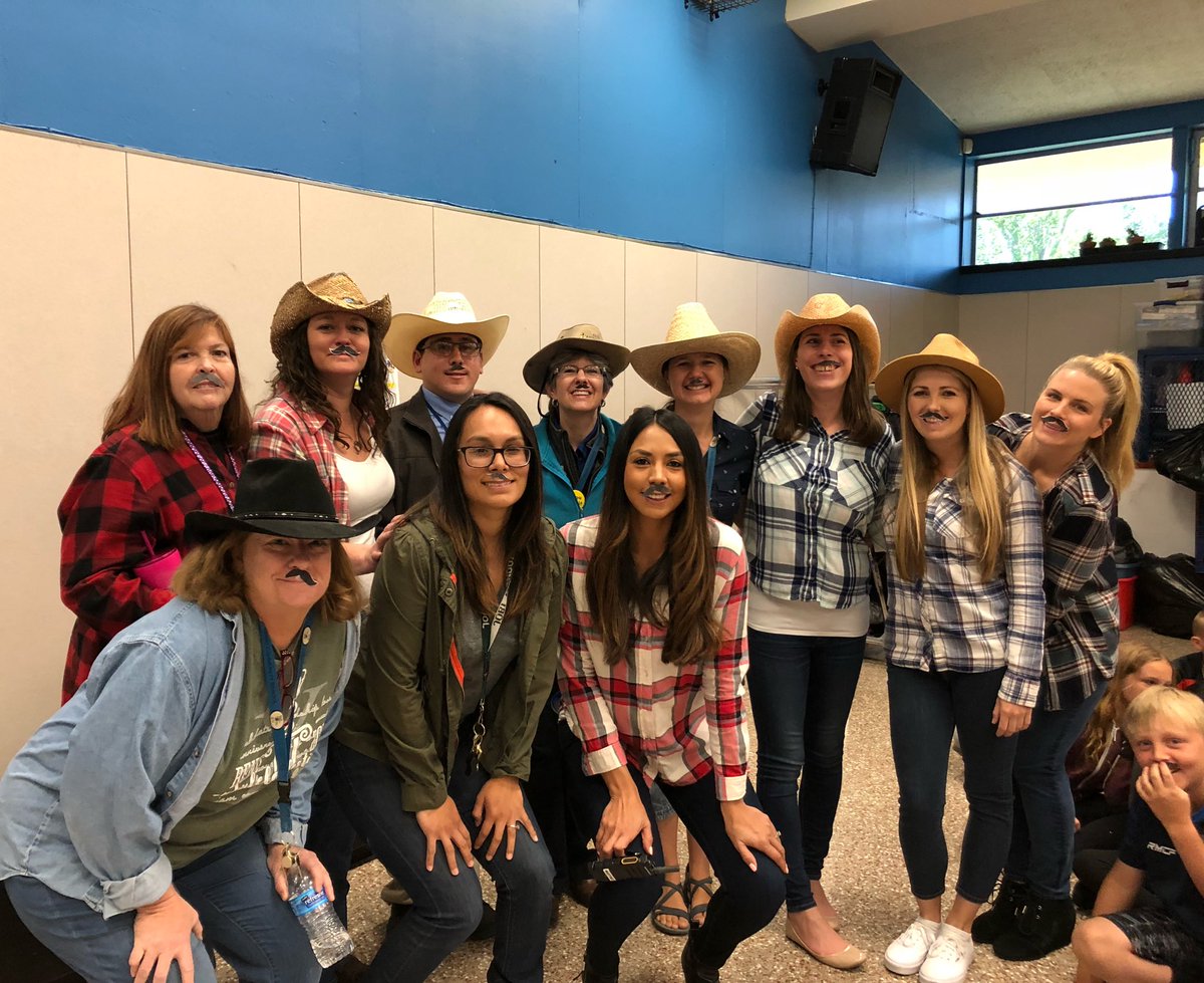 And the 2018 Pedro López Award goes to... Jeanette Riva 👏🏼👏🏼👏🏼👏🏼 #Thankyou #Volunteeroftheyear #Community #somosLTUSD