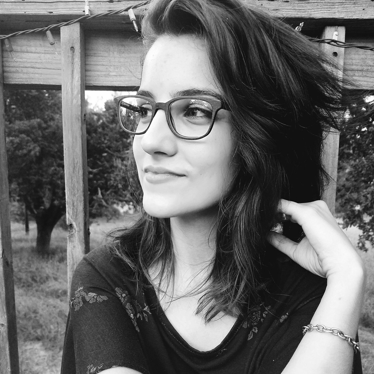 PotatoNDisguise's tweet photo. #NewProfilePic #20YearsBlind #HelloGlasses https://t.co/wLIUJ7aAiK