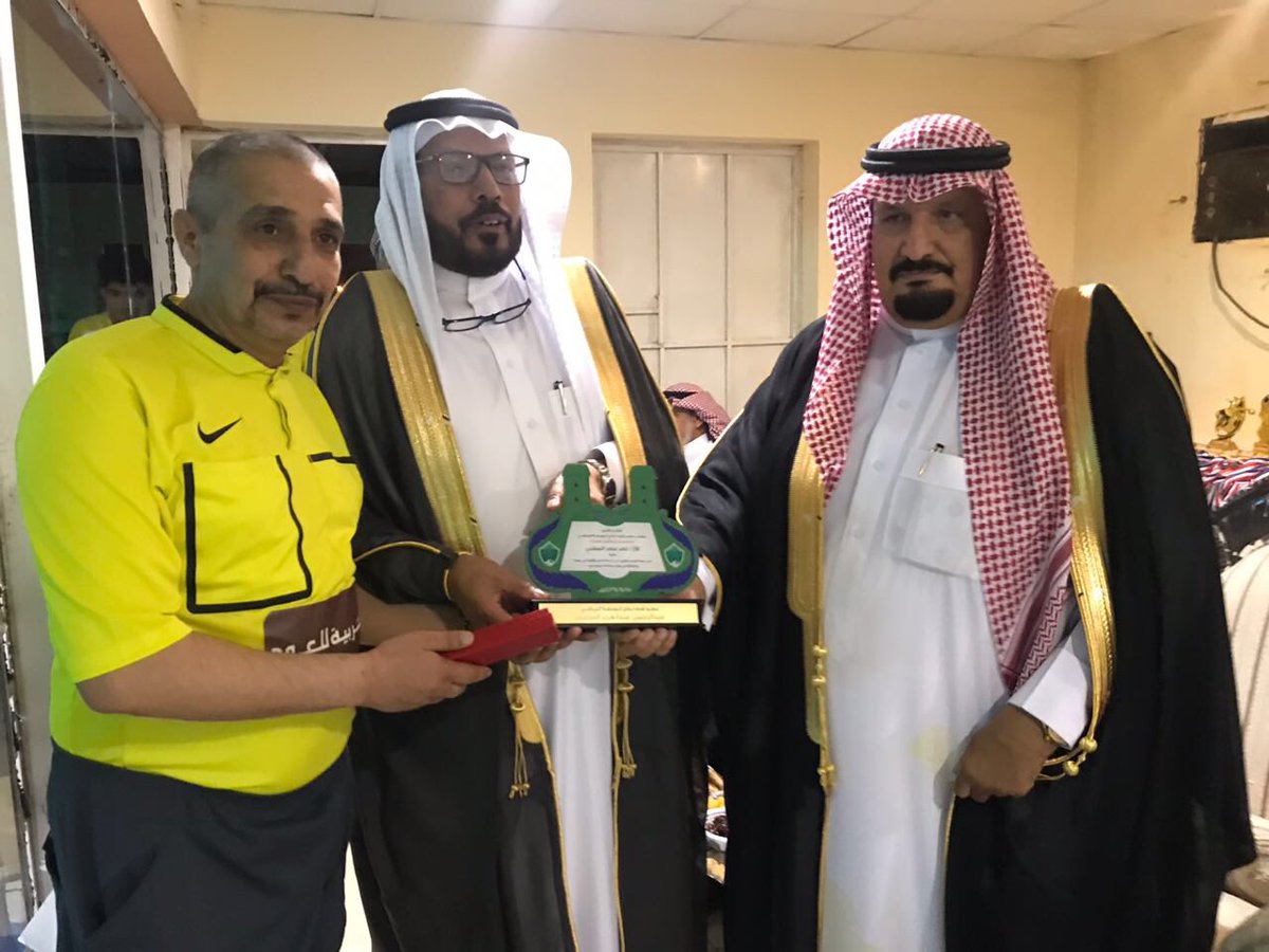 كرم عضو شرف النادي الاستاذ : عبدالرحمن بن عبدالعزيز السلمان لاعضاء الدورة لجهودهم المبذوله في انجاح البطوله
