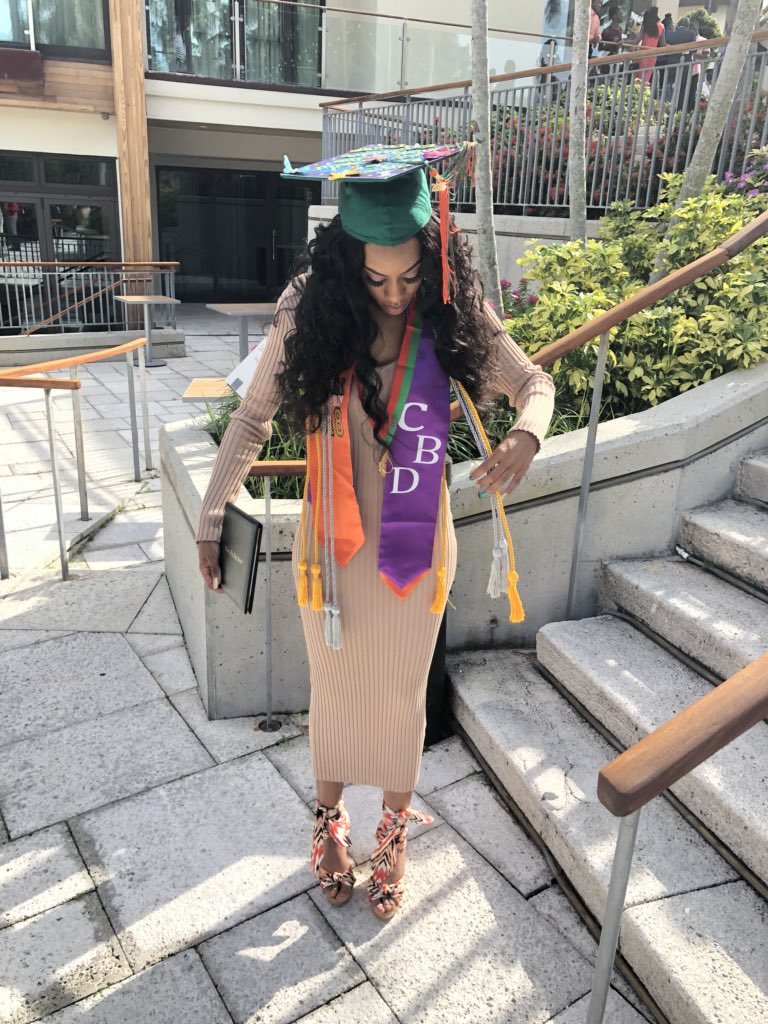 AllHail_Quonie's tweet image. Look myself in the mirror said we gon’ win👩🏽‍🎓😻 #issagrad #donewiththisbs #blancheelyalumni