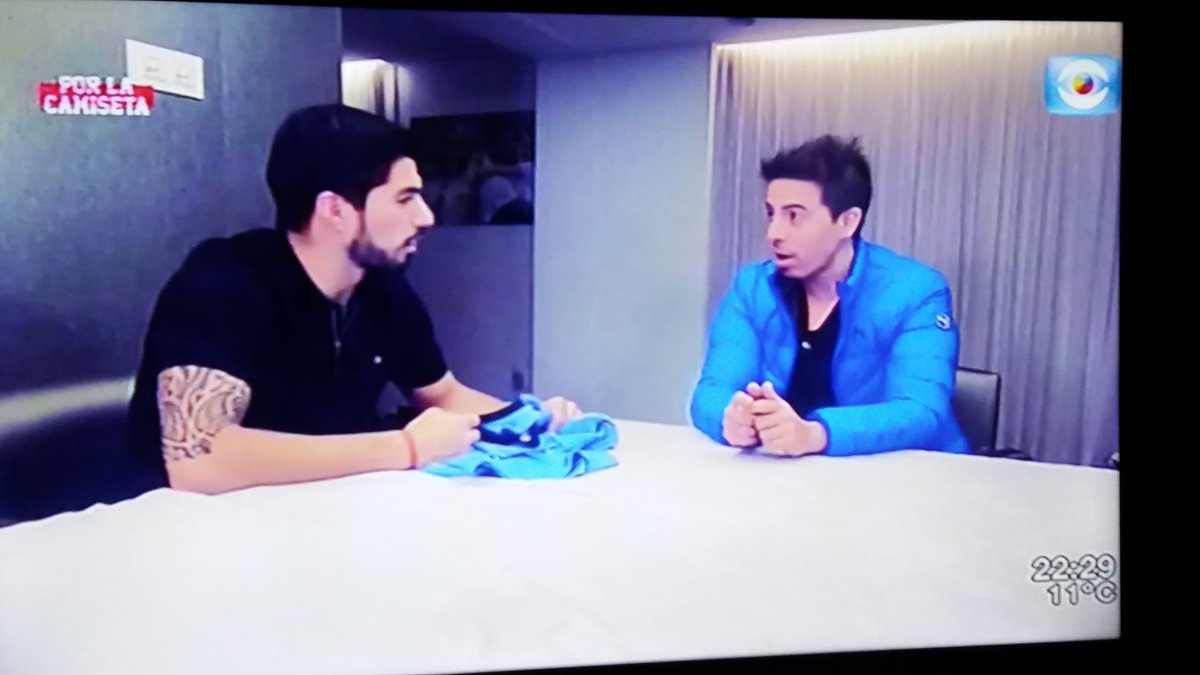 Silvyadb's tweet photo. @PorlaCamiseta10 @LuisSuarez9 @rafacotelo @canal10uruguay @Subrayado #PLCSuarez quiero la Camiseta del.Mejor 9 del Mundo 💙 y estrenarla el jueves en el Estadio en el Partido despedida
Sería un sueño cumplido
Gracias por la oportunidad
Hermoso programa https://t.co/jLWRf9p3eU