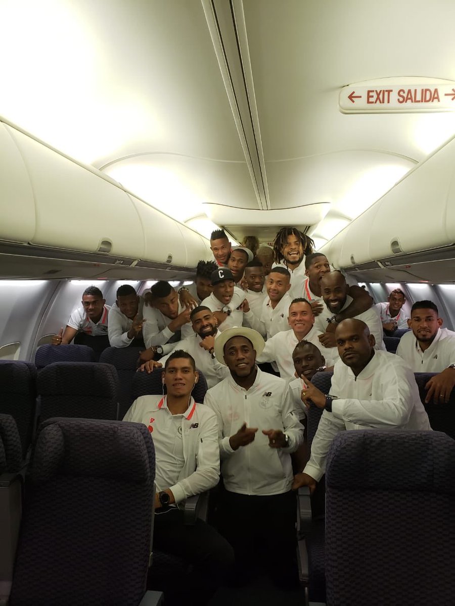 romantorres05's tweet photo. Llegamos a New York 🇺🇸; Todo bien Gracias a Dios 🙏🏼 Familia Unida por un Sueño @fepafut 🇵🇦👍🏼⚽️😉 @FIFAWorldCup !! Vamos PANAMÁ !! https://t.co/sdnmIpxaG7