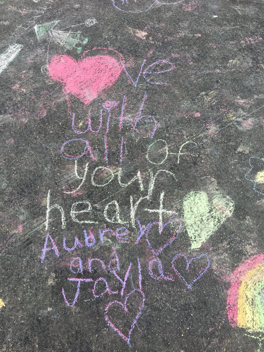 LErives_SVES's tweet photo. What an amazing way to end the year🎉surrounded by positive messages! @SVista_ES @KPinon_SVES https://t.co/IRP7jstqY5