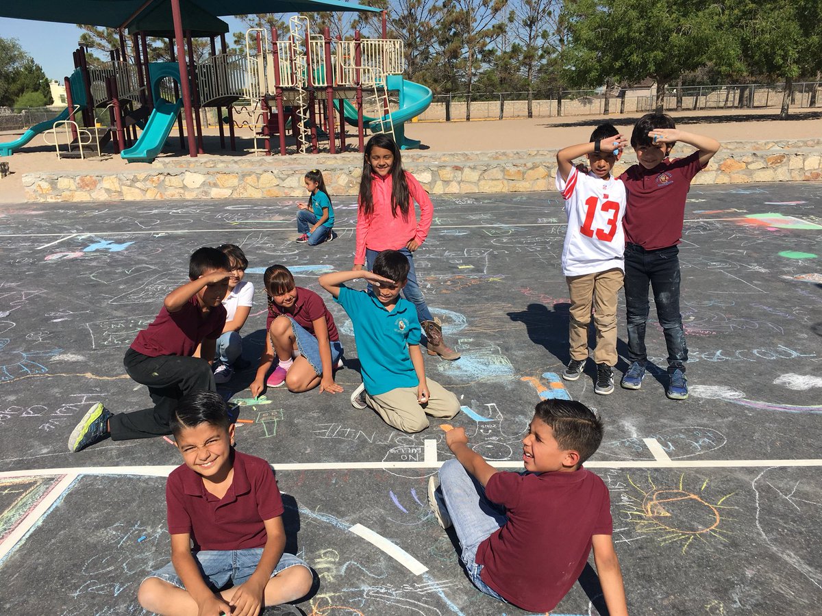 LErives_SVES's tweet photo. What an amazing way to end the year🎉surrounded by positive messages! @SVista_ES @KPinon_SVES https://t.co/IRP7jstqY5