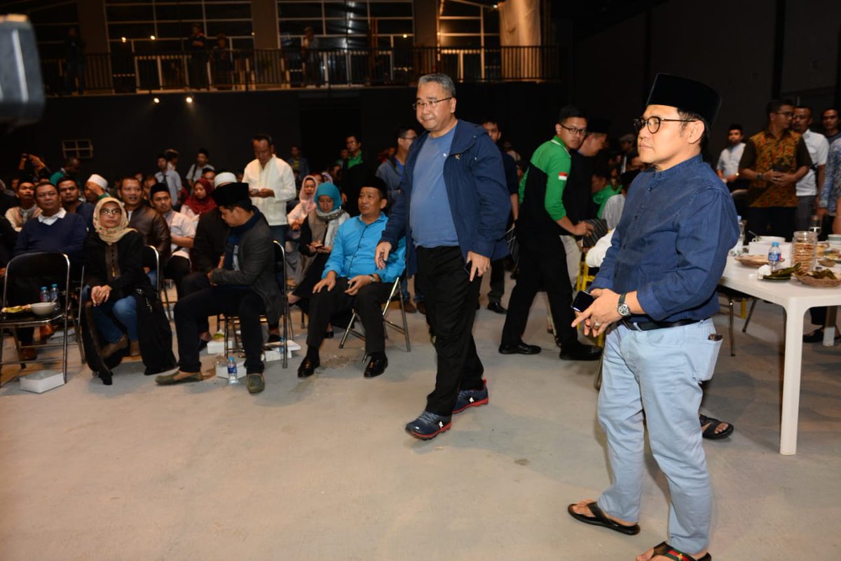 Putrakilat2's tweet photo. #CakIminTheNextWapres 
#Join2019 
#Joinkalteng 
@Jkw_CakImin 
@join_ri 
@jokowi
@cakimiNOW 
Jelajah Desa membuat Cak Imin lebih dekat dg masyarakat desa.  Inilah tipe umara yg merakyat dan menemukenali permasalahan yg dihadapi rakyatnya. https://t.co/22OxyW2z00