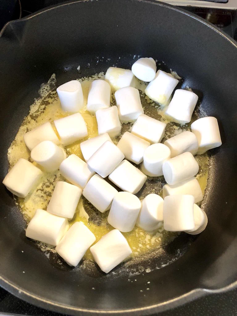 簡単なのに中毒性あるｗｗバターとマシュマロ、コーンフレークで作るおいしいお菓子！