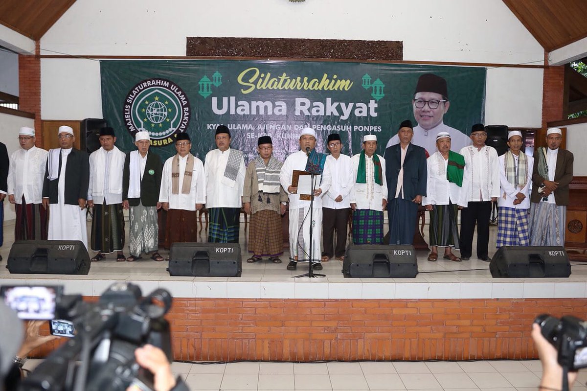 Putrakilat2's tweet photo. #CakIminUntukIndonesia 
#CakIminTheNextWapres 
#Join2019 
#JoinKalteng2019
@Jkw_CakImin 
@join_ri 
@jokowi
@cakimiNOW 
Dlm Jelajah Desa @cakimiNOW  ingin memberikan bukti bukan janji, seperti dukungan dan doa yg diberikan para ulama kpd calon umara. Amin moga Amanah https://t.co/CsqjC6x56v