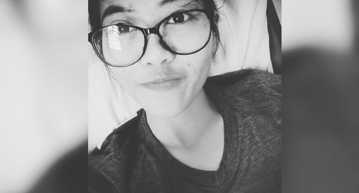 Jwoww01's tweet photo. "Pulling the nerdy look." 😂😊👓 https://t.co/aZAoEqcSeo