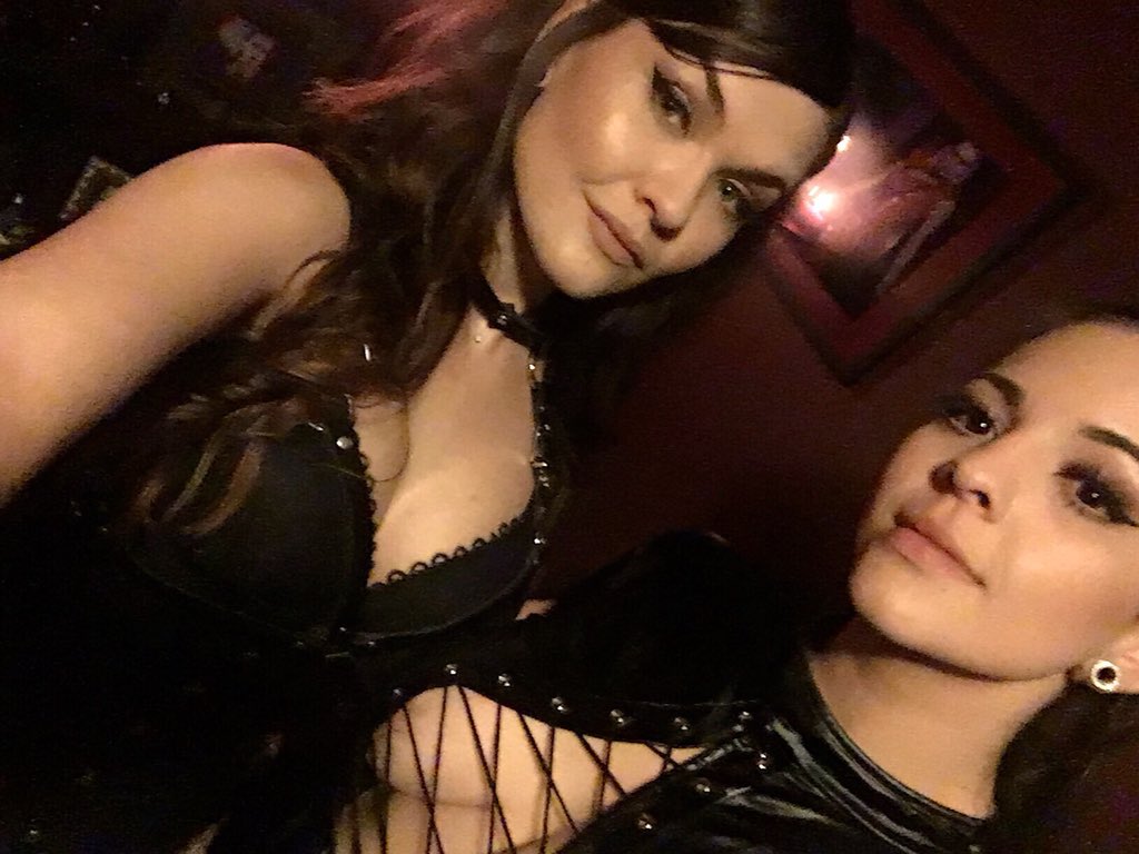 MissPaigeFox's tweet photo. Shooting and doing doubles with @ChloeMansonx this evening! Come play. #austindominatrix #femdome #dommelife #doublesessions https://t.co/h4qhi6z38R