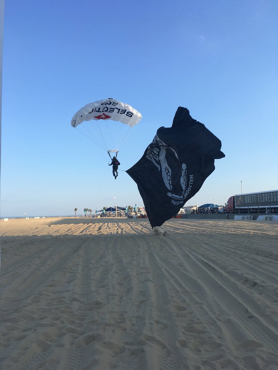 teamfastrax's tweet image. #AmericasSkydivingTeam had an amazing first day @PatrioticFest in @CityofVaBeach #tandemskydives, #LargeFlags @cwc_org Today’s performance was dedicated to Navy Lieutenant Michael M. McGreevy Jr.  Lt McGreevy died June 28, 2005 while supporting OEF
@employeebgcheck