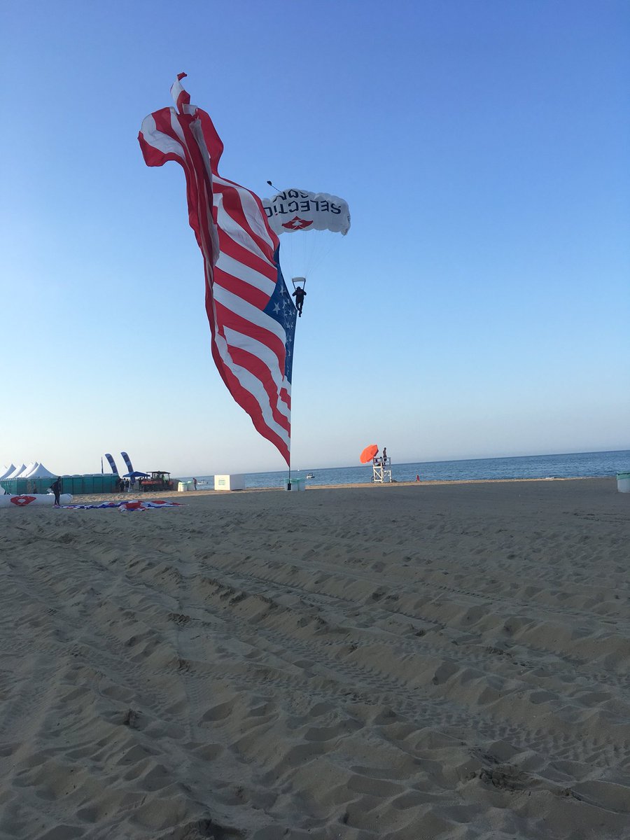 teamfastrax's tweet image. #AmericasSkydivingTeam had an amazing first day @PatrioticFest in @CityofVaBeach #tandemskydives, #LargeFlags @cwc_org Today’s performance was dedicated to Navy Lieutenant Michael M. McGreevy Jr.  Lt McGreevy died June 28, 2005 while supporting OEF
@employeebgcheck