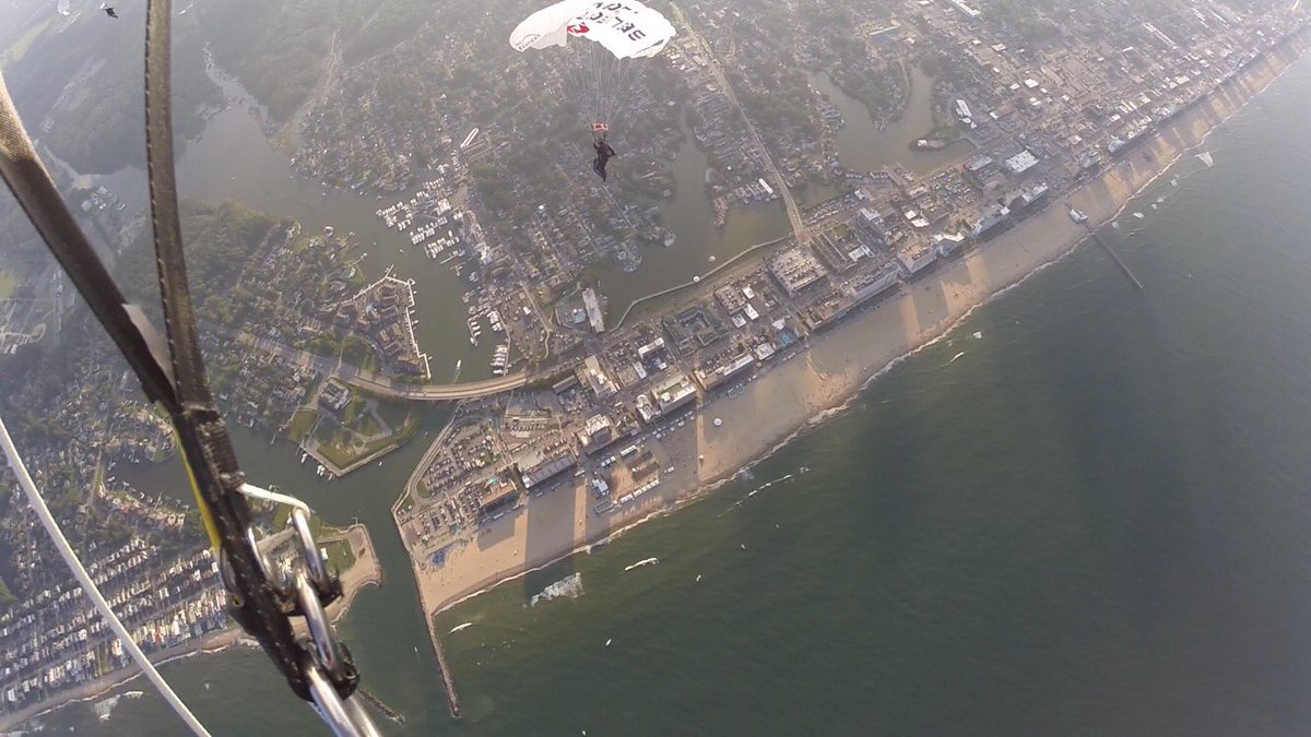 teamfastrax's tweet image. #AmericasSkydivingTeam had an amazing first day @PatrioticFest in @CityofVaBeach #tandemskydives, #LargeFlags @cwc_org Today’s performance was dedicated to Navy Lieutenant Michael M. McGreevy Jr.  Lt McGreevy died June 28, 2005 while supporting OEF
@employeebgcheck