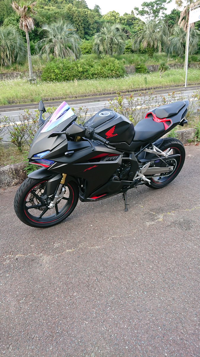 Kou やぎ座のo型 自己紹介 年齢 42歳 既婚 ﾊﾞｲｸ Cbr250rr Mc51 車 30系後期ｳﾞｪﾙﾌｧｲｱ Azﾜｺﾞﾝ ﾍﾟｯﾄ 猫 ｽｯﾎﾟﾝ ﾊﾞｲｸ乗るのは大体平日の休みで 晴れた日の明るい時間のみ いつも1人走り たま に家族とﾀﾝﾃﾞﾑ 山道 峠道 海岸沿いを走るのが好き Cbr250rr