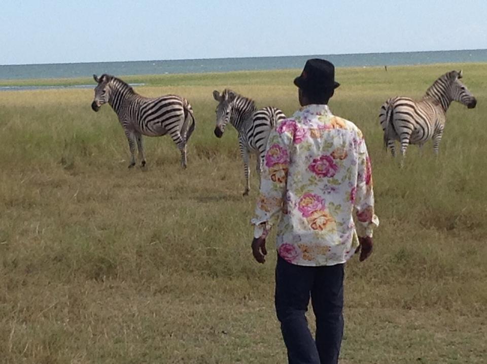 KaribaHolidays's tweet photo. Journalists and travel writers cannot get enough of #Kariba's fascinating wilflife-human interactions. Here @villagereflect1 and @princemusha getting their own "personal" interactions with Kariba's friendly wildlife. #VisitKariba #VisitZimbabwe #KaribaHolidays #KnowingTouch! https://t.co/3gxm7mmjJT