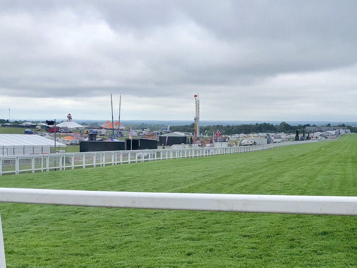jimboyle17's tweet photo. The contrasting faces of Epsom Downs at 7.30am on Derby morning. You’d never know anything was going on when working horses up the polytrack on Six Mile Hill #OasisOfCalm #DerbyDay https://t.co/AhbAZxhBiH