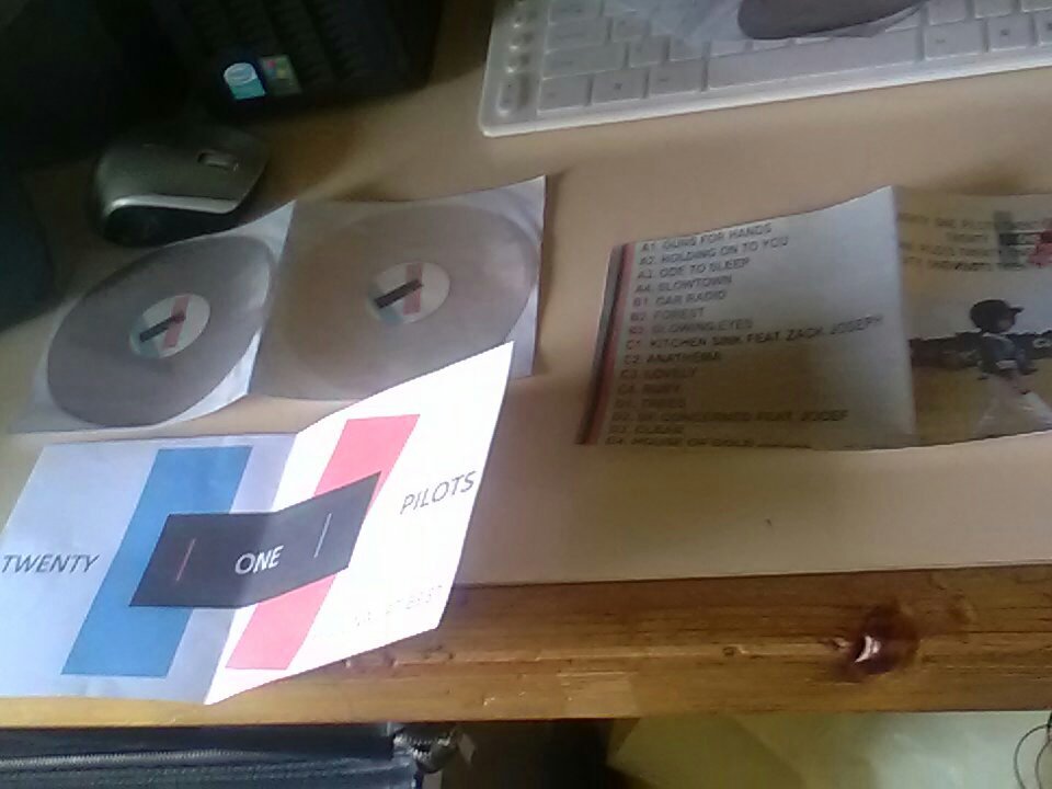 RexDot_Official's tweet image. I cannot believe what I was just given... I am literally crying

#regionalatbest #twentyonepilots #rarecd #rare