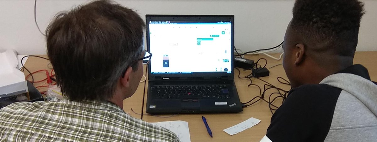 duisentrieb's tweet image. #Schaltungssimulation in der #Computerwerkstatt. Erst ausprobieren, was später zusammnegebaut wird. Zum Einsatz kommen Rechner von @labdoo_org, entwickelt wird mit @arduino