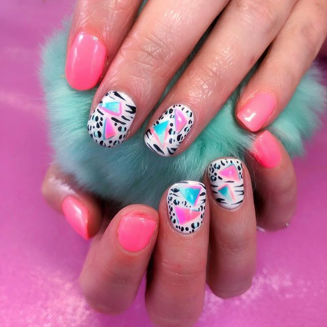 gossipnailbar's tweet image. More #80snails loving them!!! #summernails #freehandnailartist #freehandnailsdesign #freehandnails #thegossipnailbar #bristolnailart #bristolnailbar #nailartbristol #nailsalonbristol #oldmarket #cutemani #uknailtech #uknailart #nailbarbristol #nailsalonbristol