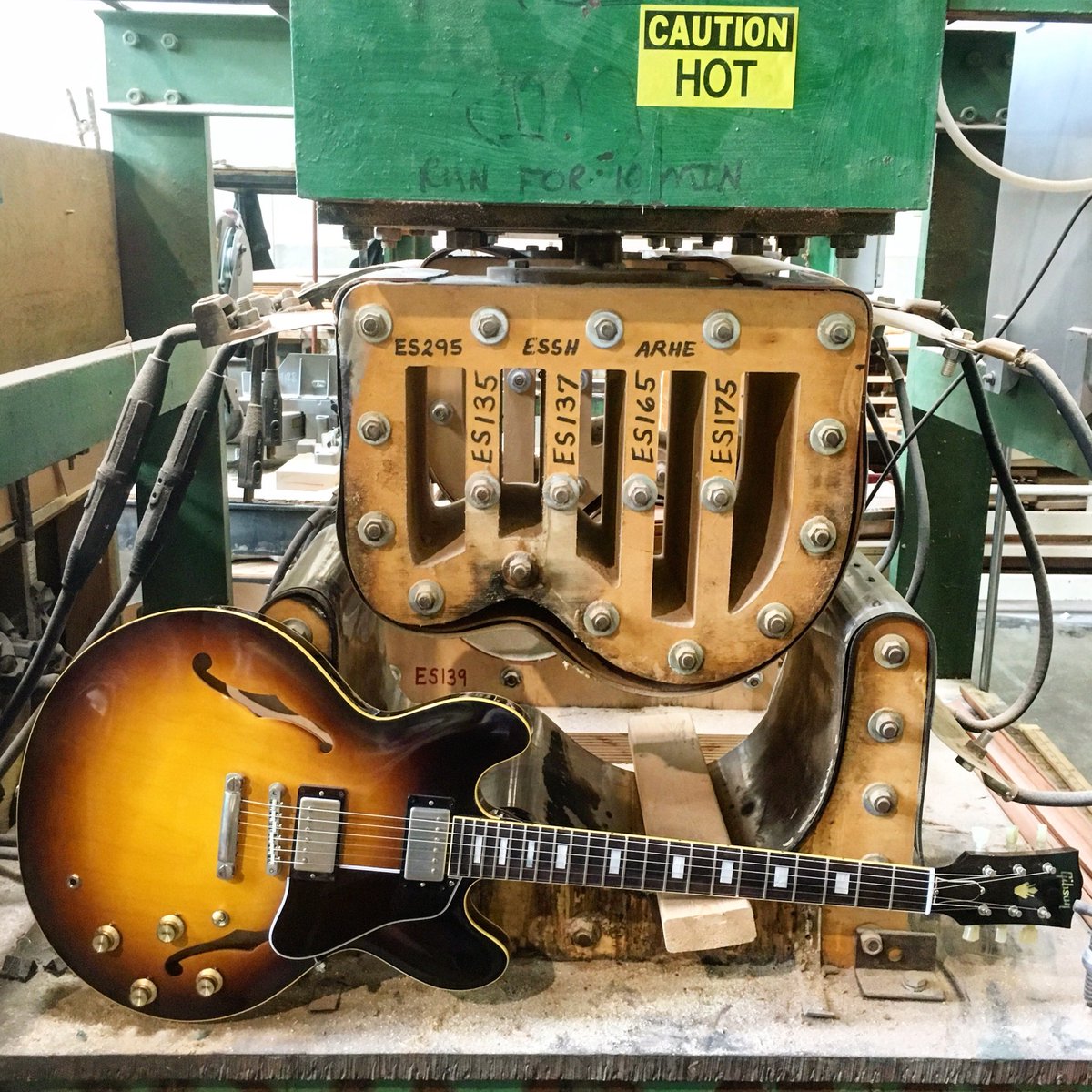 gibsonguitar's tweet photo. From start to finish #gibson #onlyagibsonisgoodenough https://t.co/Js3wrzPGeY