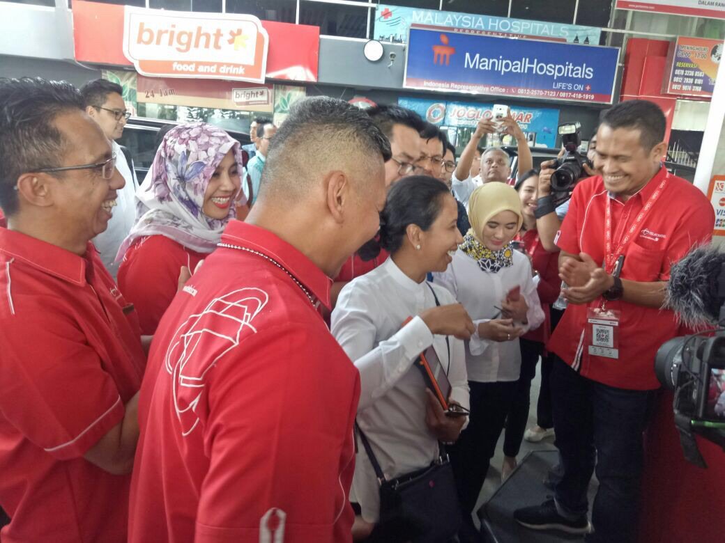 ridwan_noor's tweet image. Menteri BUMN Ibu Rini Soemarno beli BBM #pakeTcash lho kawan! Dapet cashback 10%!

Yuk aktifkan &amp;amp; isi Tcash kamu di Grapari2 terdekat...

#loopcorner3 #YNCRajawali #telkomselmataram #TAPMataram