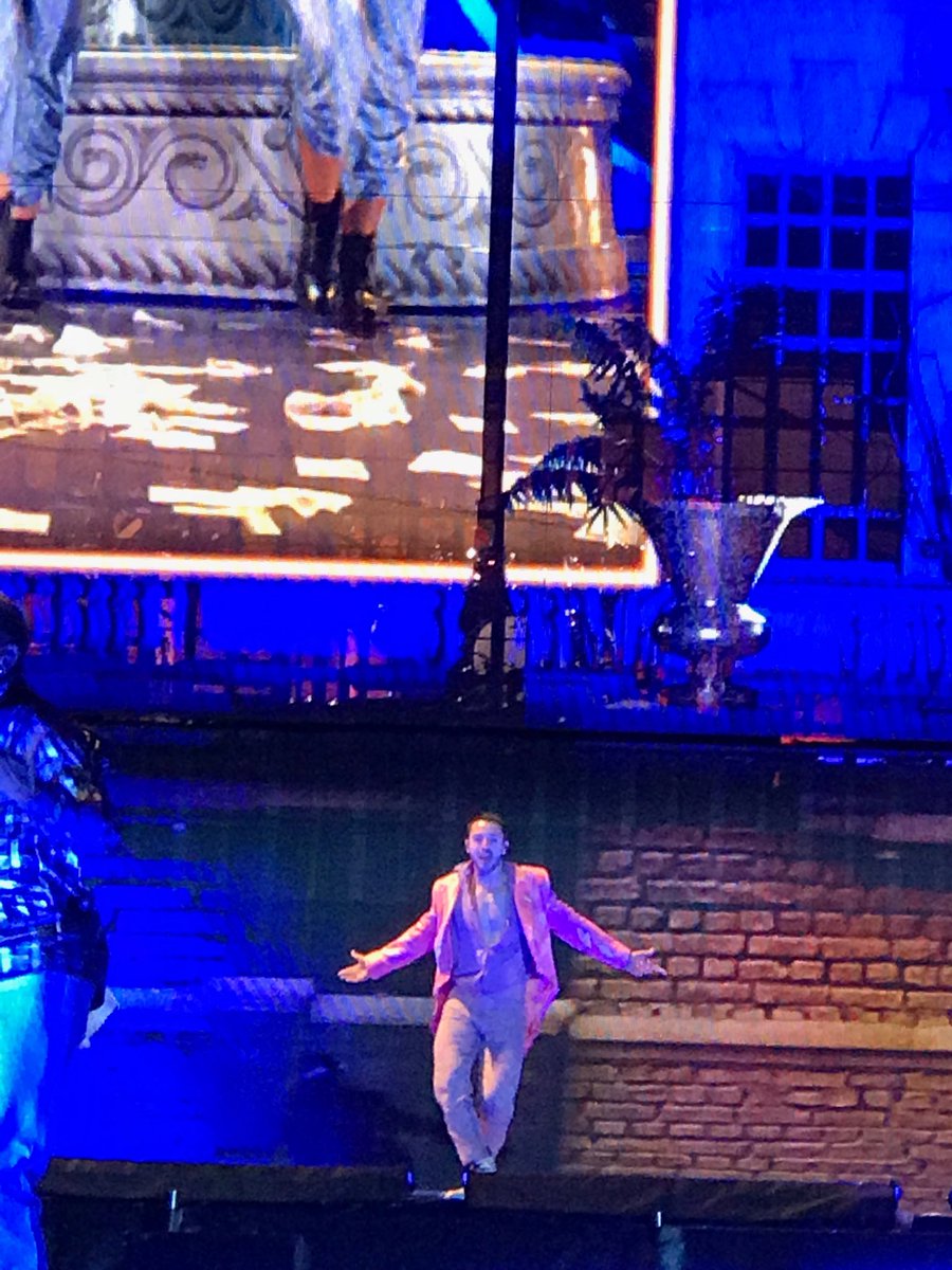 ajh7471's tweet photo. #reputationtourchicago https://t.co/NDR1Jq7Z83