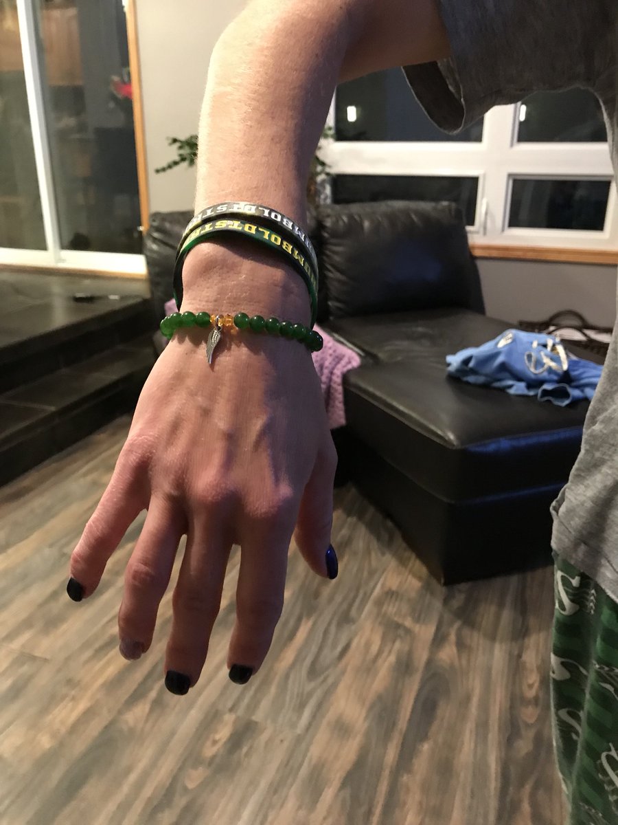 Laurie_13645's tweet photo. Thank you to @jennjangles ❤️💛💚 came home to bracelets she sent and they are beautiful. #Humboldtbroncos #Humboldtstrong #jennrocks https://t.co/Lz7jJXDdoi