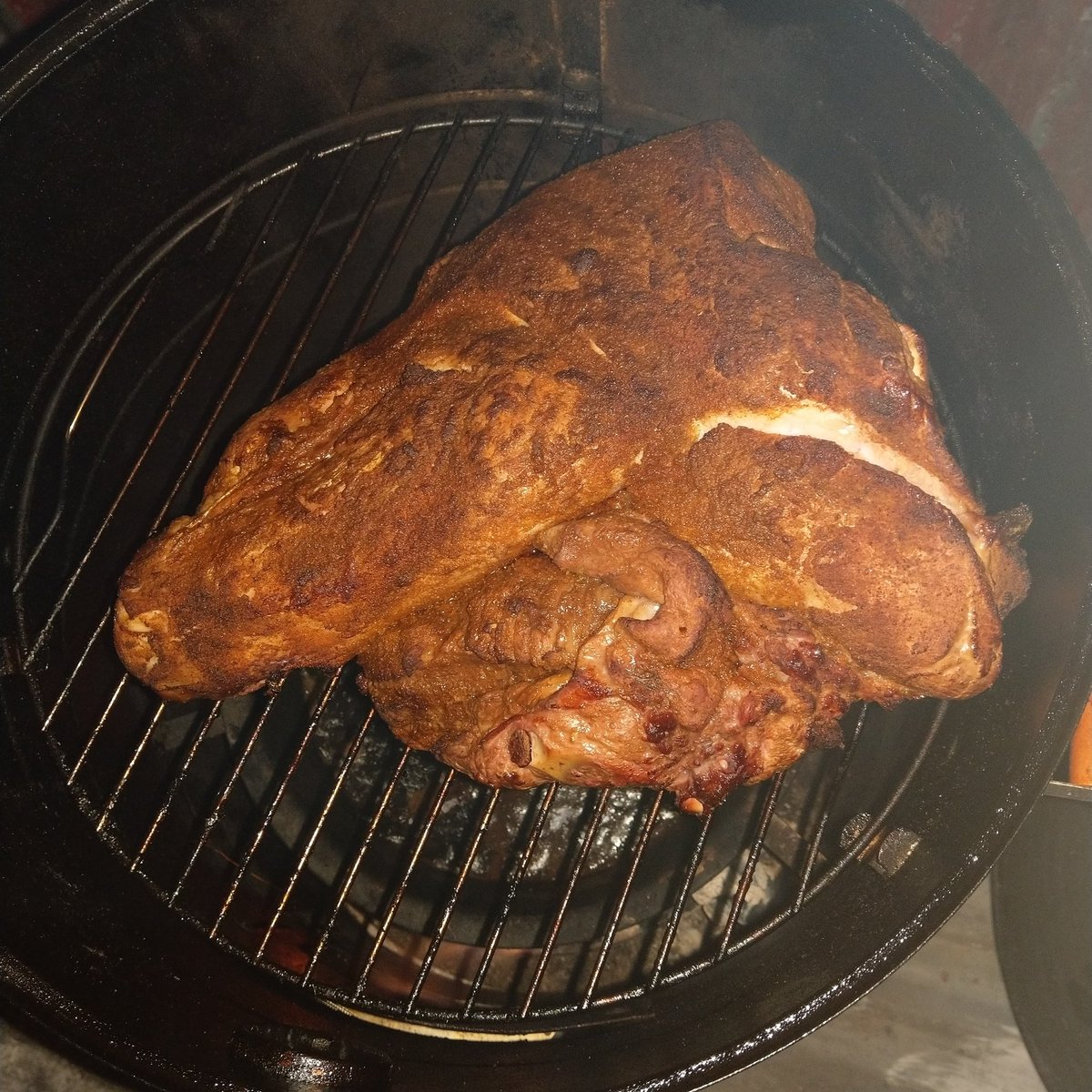 Daveflipaburger's tweet image. Pork ready to wrapped. I used @nifty_kitchen #magicdust to rub it up #bbqweekend @hare_houndsE10