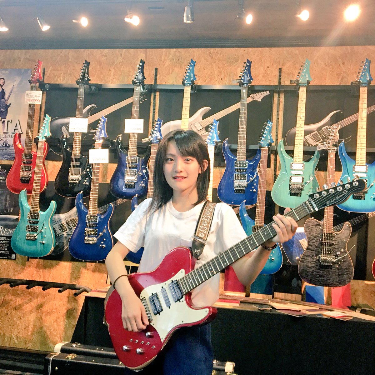G Lifeguitars 女子高生バンドが集結する超絶青春ライブフェスjk Rock Fes Vol 1 に出演するバンド ノータイトル の皆さんがショールームにご来店 本日 ショールーム休館日のため後ほどg Club渋谷でギターのメンテを 明日のライブ頑張って下さい