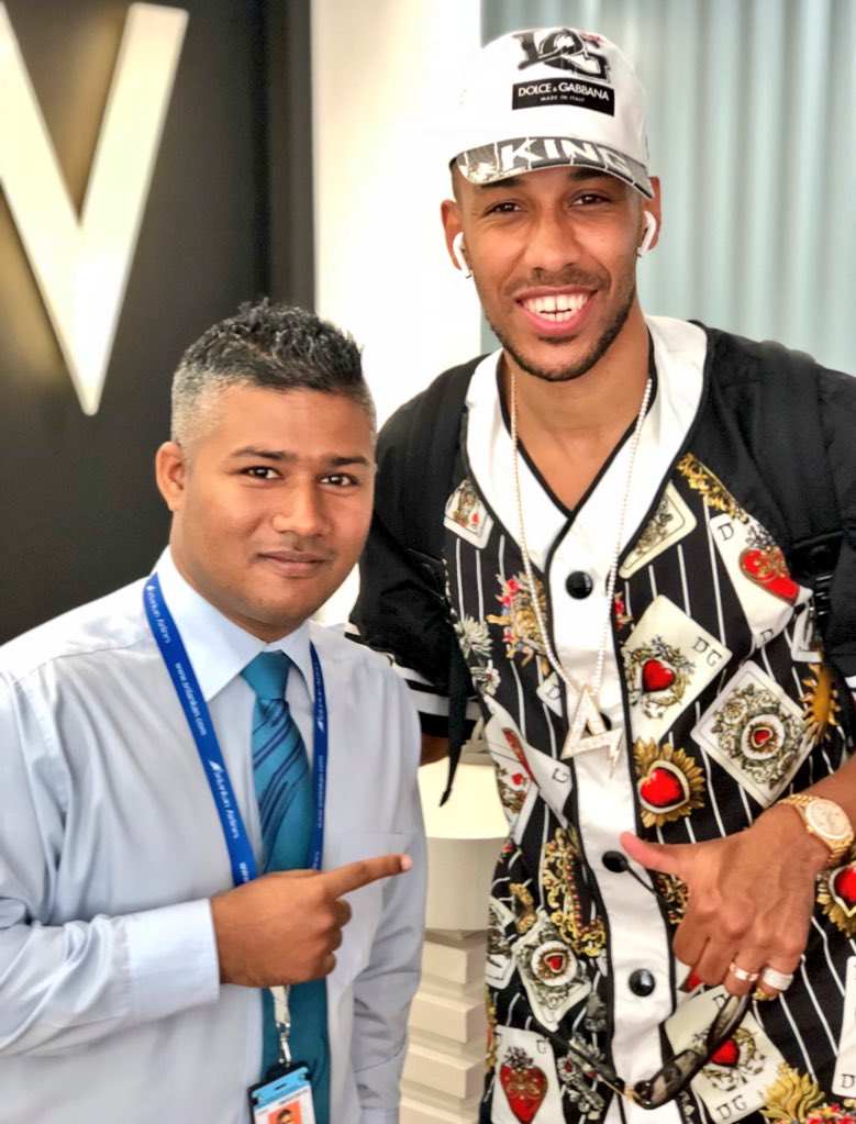 BenUtd_'s tweet photo. Nice to meet you, @Aubameyang7 🤩📸🇬🇦⚽️ (02JUN18) #StarsMatters #Aubameyang #PierreEmerick #Arsenal #Gabon #Maldives #BVB #Dortmund #StEtienne #football #PremierLeague #PL #gunners #YoPierre @Arsenal https://t.co/2cz14LAZCk