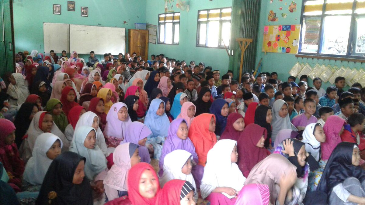 SDIT_BS2's tweet photo. Kegiatan pesantren ramadhan 1439 H. Walaupun puasa, tetapi semangat ✊ https://t.co/IXdOuZfXjM