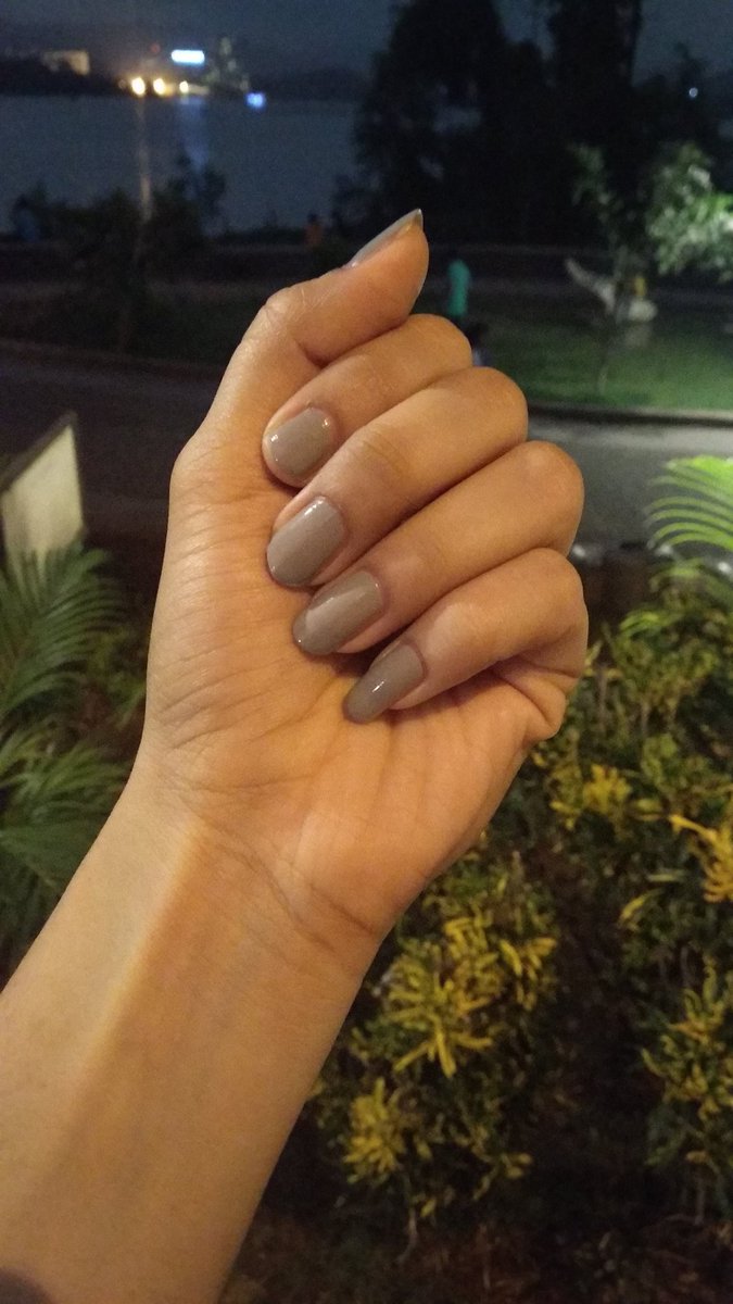 Monaaa_1992's tweet photo. #NationalNailPolishDay
Celebrating it with @trySUGAR Nail Lacquer 069 - Graduation Grey (pastel grey)
#latepost #nailsforsummer #nailgram #nailart #nailpolish #naildesign #nailgame #tipsgame π
https://t.co/QFI8HZu2Dc