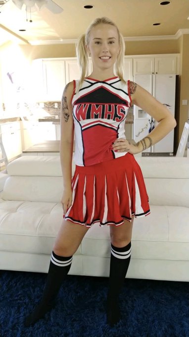 Watch Layla Love's leaked NSFW photo on TwXstars