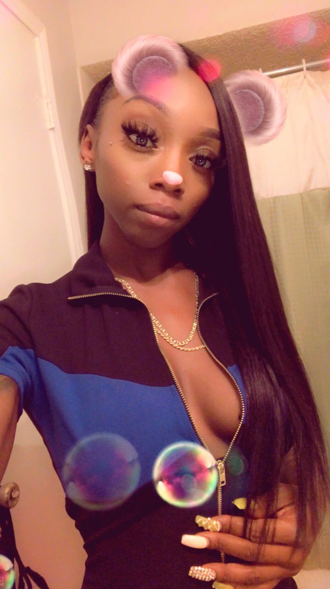 DesiLashun's tweet photo. In My Bagg 🙇🏾‍♀️✌🏾💕😘 https://t.co/BykKG6ZfOQ