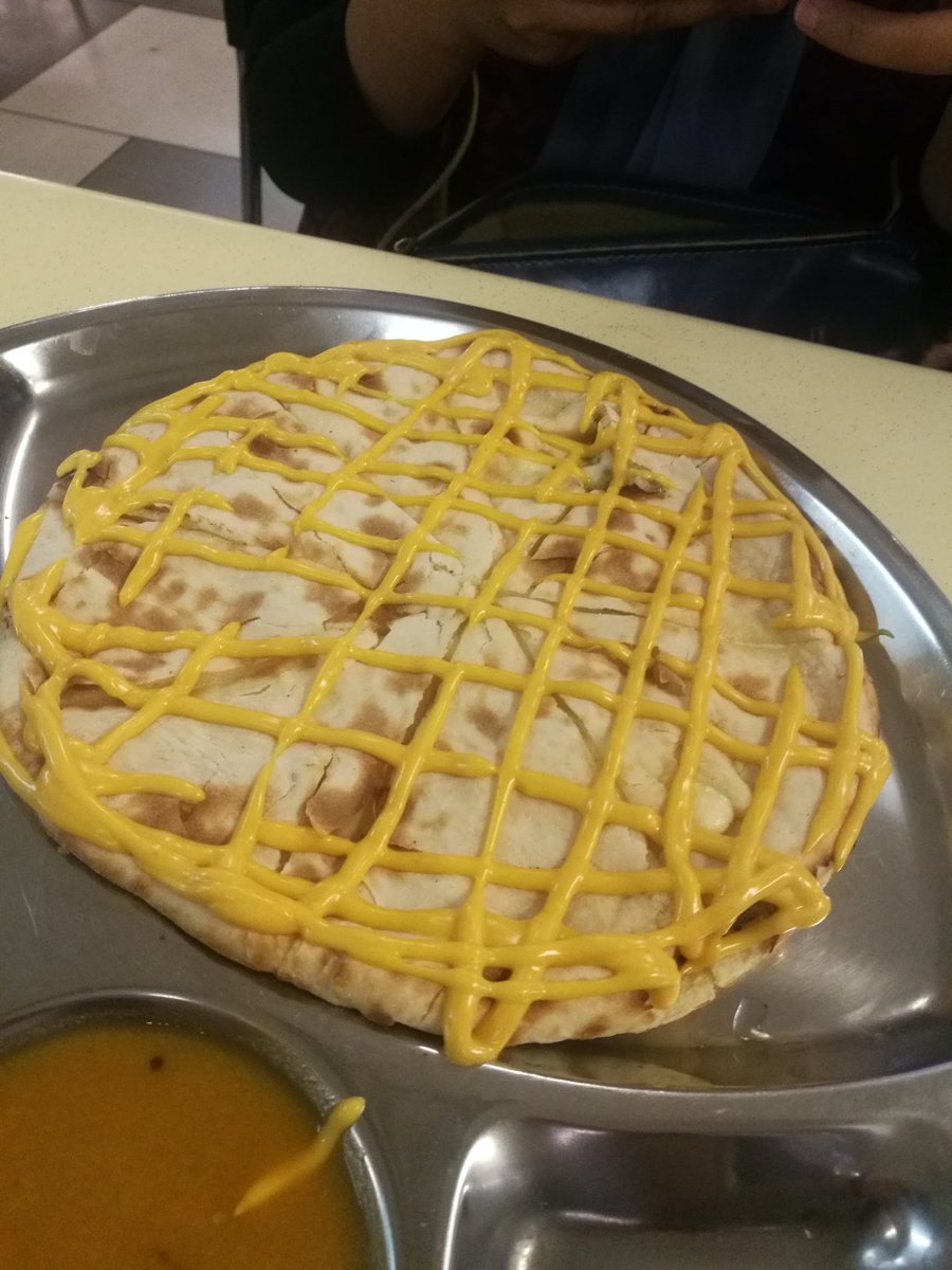 theiliaqilah's tweet photo. Di' Naina Meru pun dah ada Cheese Nan viral.

Ada option nak Nan or Rotcai, full on cheese atau Mozarella saja. Range price RM5-RM9

My review? Rotcai >>> Nan 

Credit gambar lokasi: HungryGoWhere https://t.co/DPVw7W8JnZ